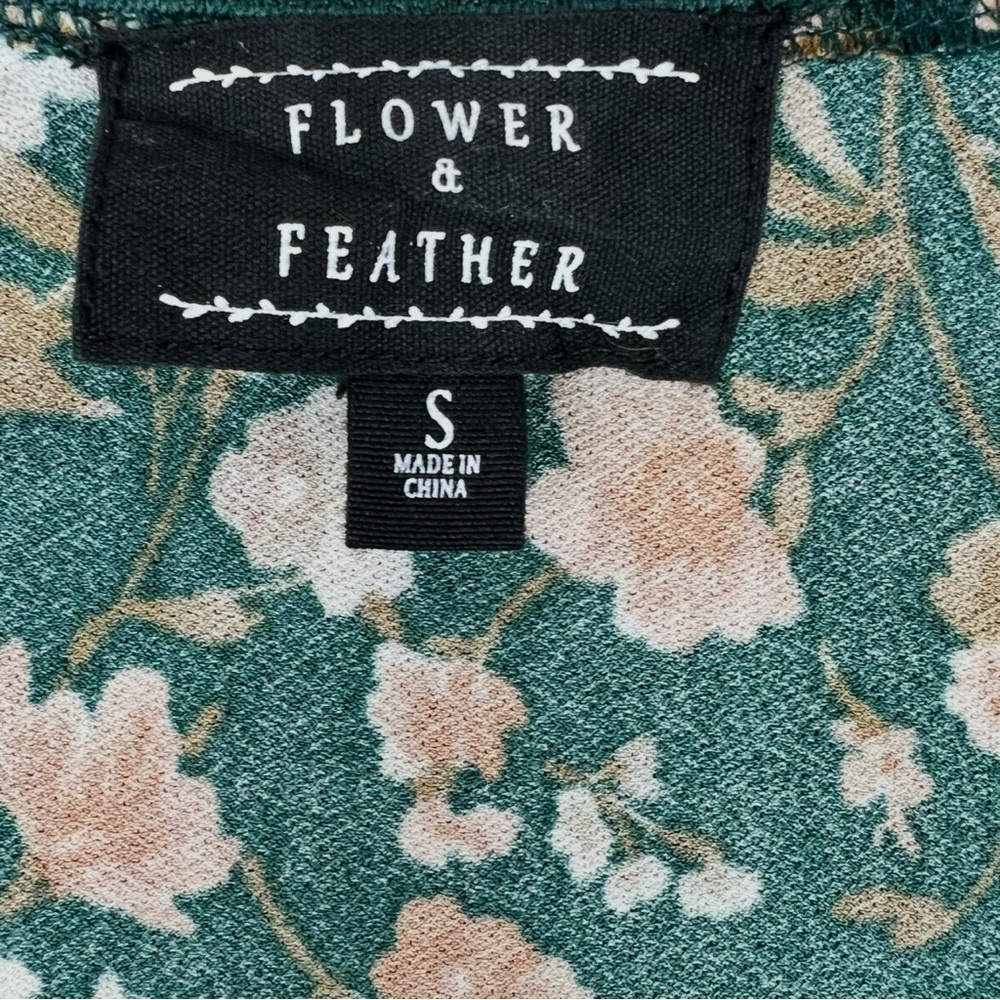 Flower & Feather Size Small Floral Smocked Hem Blouse Green Boho Style Shirt Top - Picture 8 of 10